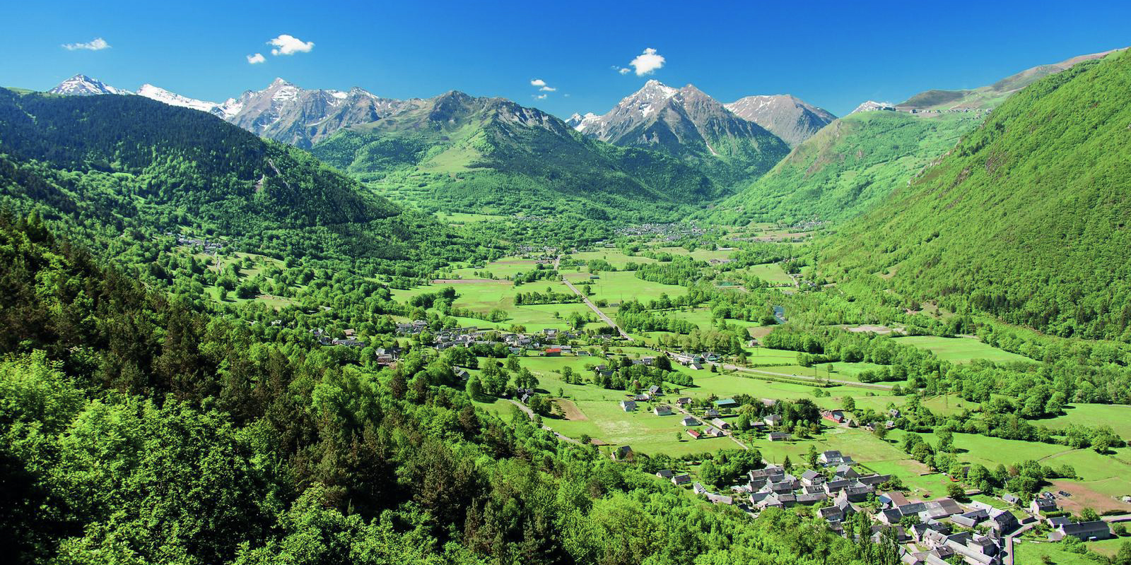 La vallée d'Aure à Arreau au pied du col d'Aspin | Séjour Vélo haut de gamme - Pyrénées Cycling Hotel